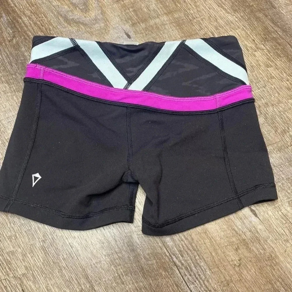 Ivivva Girls Shorts Reversible Size 10 -FINAL - Picture 3 of 6